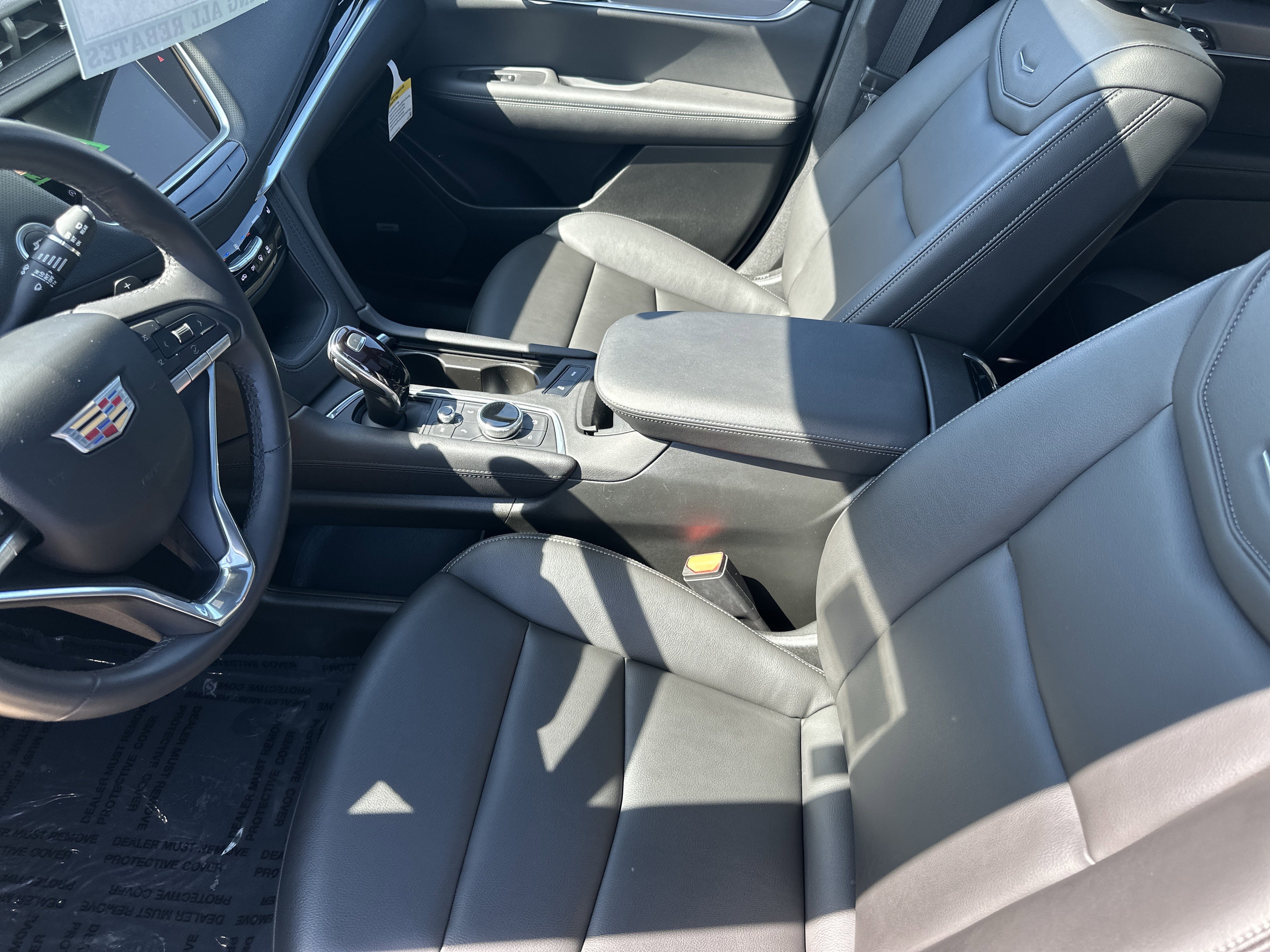 New 2025 Cadillac XT6 Luxury image 4