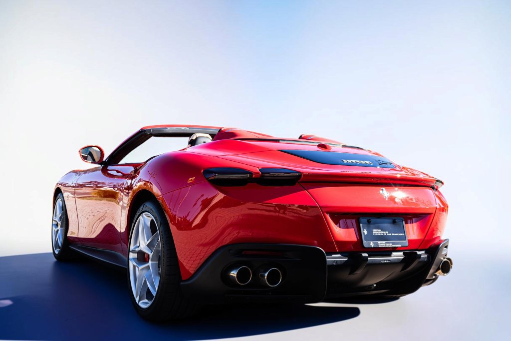 Certified 2025 Ferrari Roma Spider RWD image 26