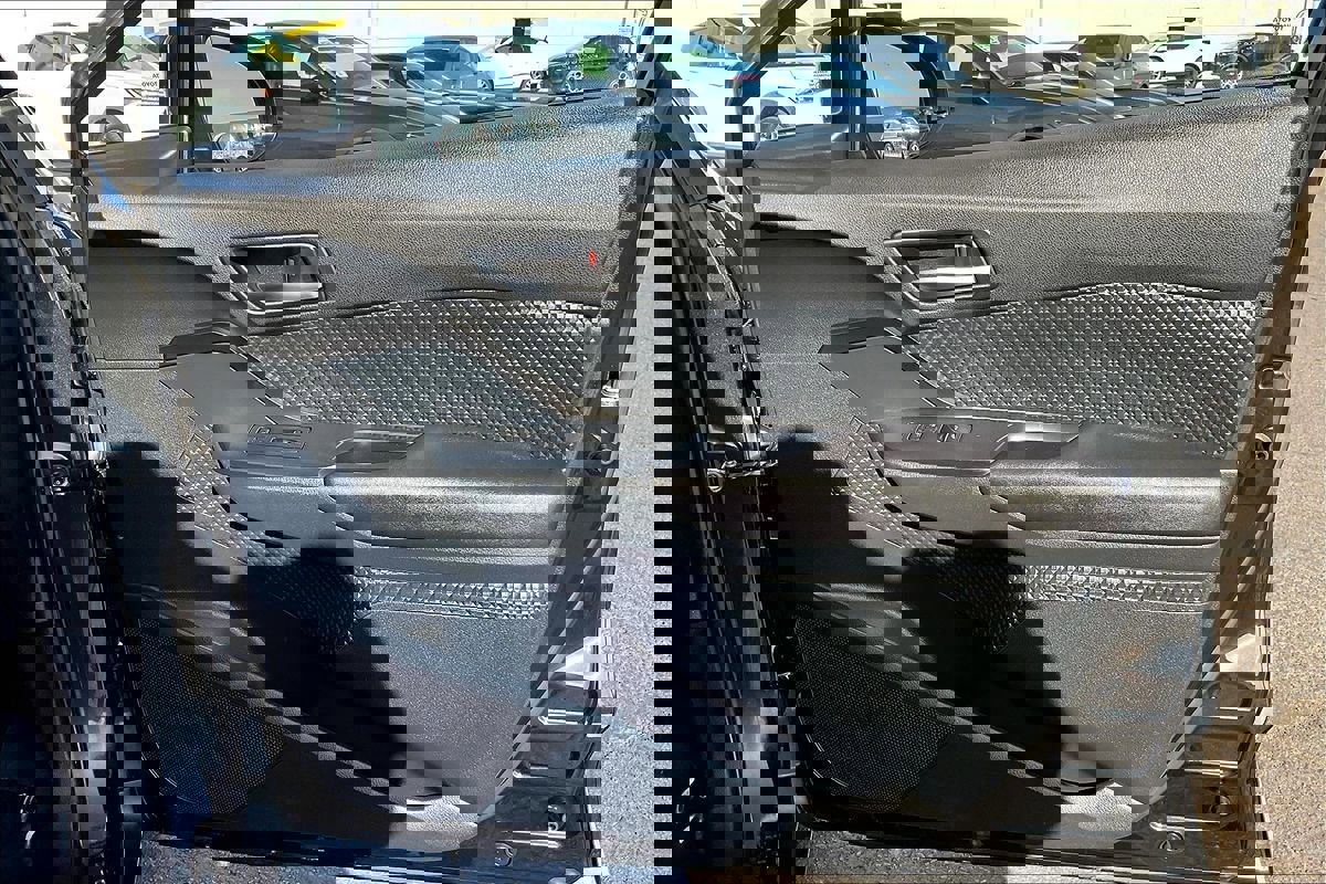 Used 2018 Toyota C-HR XLE image 10