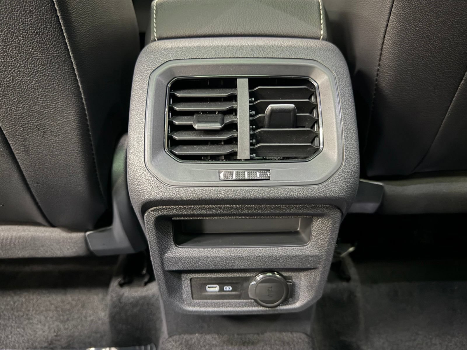 Used 2024 Volkswagen Tiguan SE R-Line FWD image 40