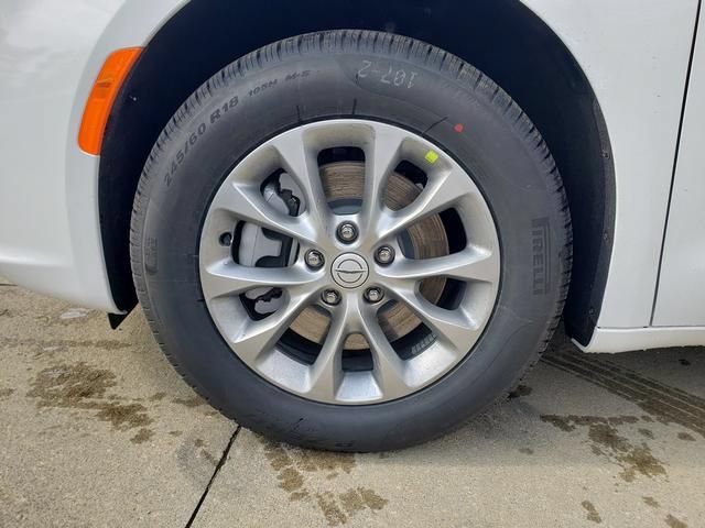 New 2026 Chrysler Pacifica Select AWD/4WD image 12