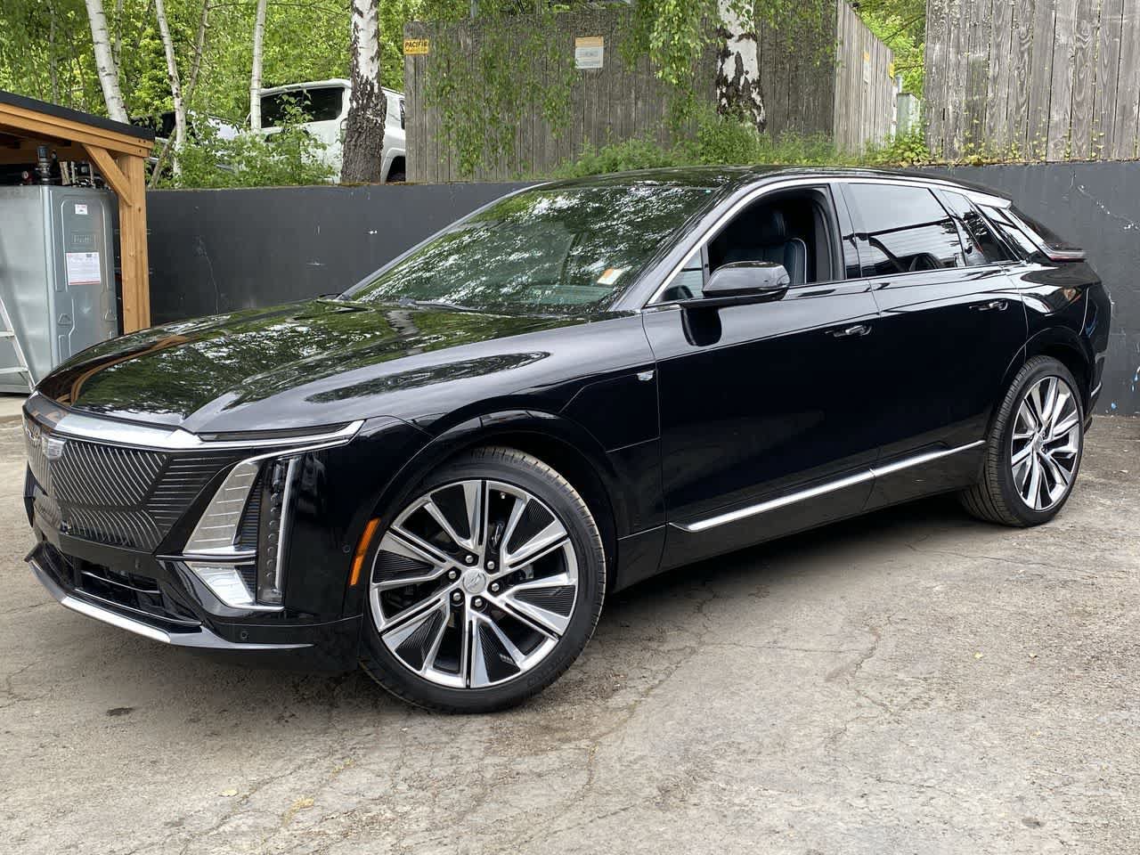 Used 2024 Cadillac Lyriq Luxury w/ Nappa Leather Package AWD/4WD image 1