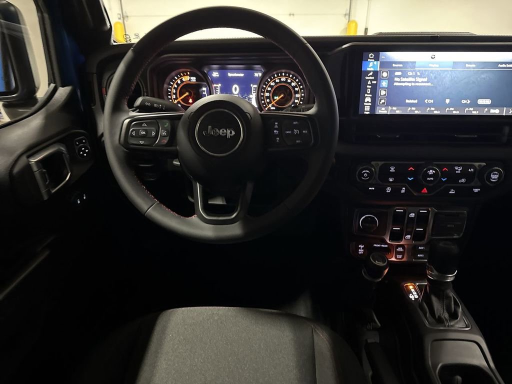 Used 2024 Jeep Wrangler Unlimited Rubicon w/ Capability Package image 11