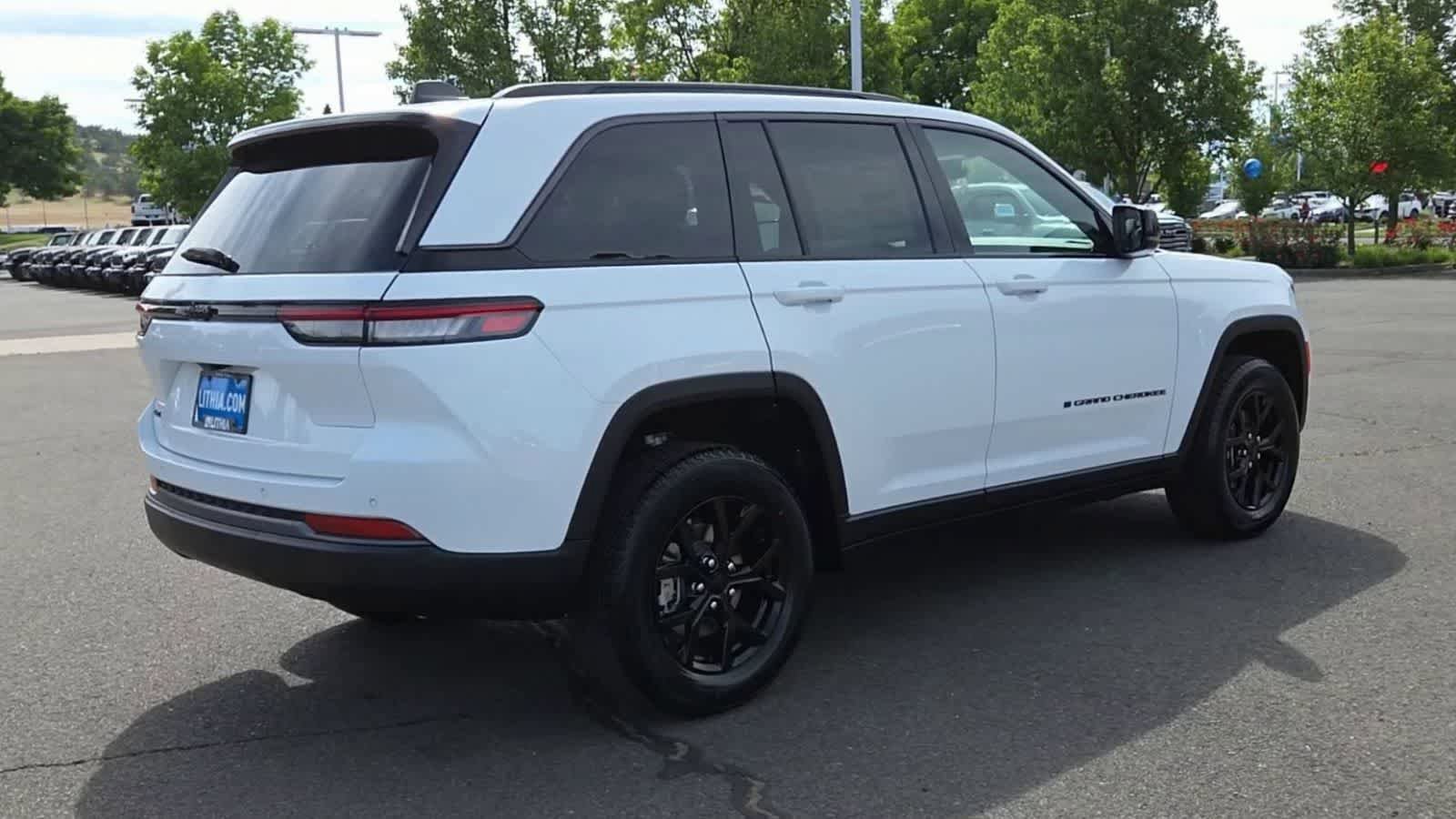 New 2026 Jeep Grand Cherokee Altitude AWD/4WD image 8