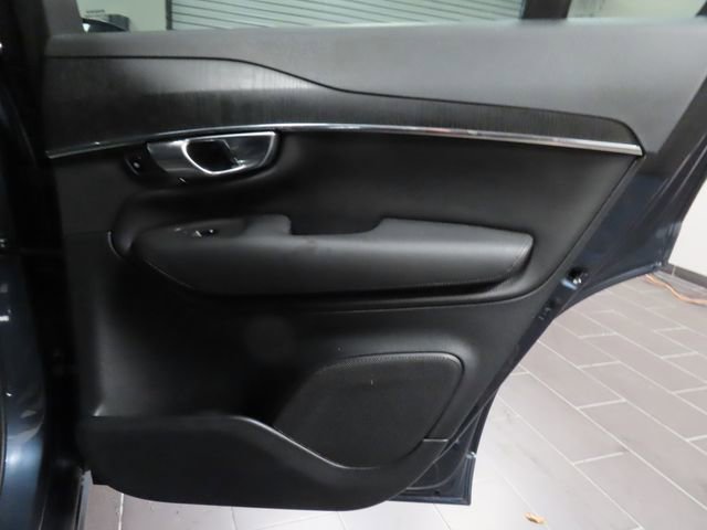 Used 2020 Volvo XC90 T5 Momentum FWD image 11