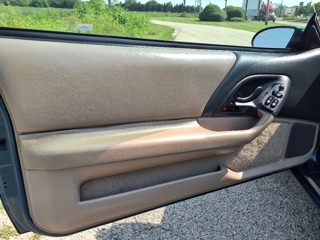 Used 1997 Chevrolet Camaro Z28 image 7