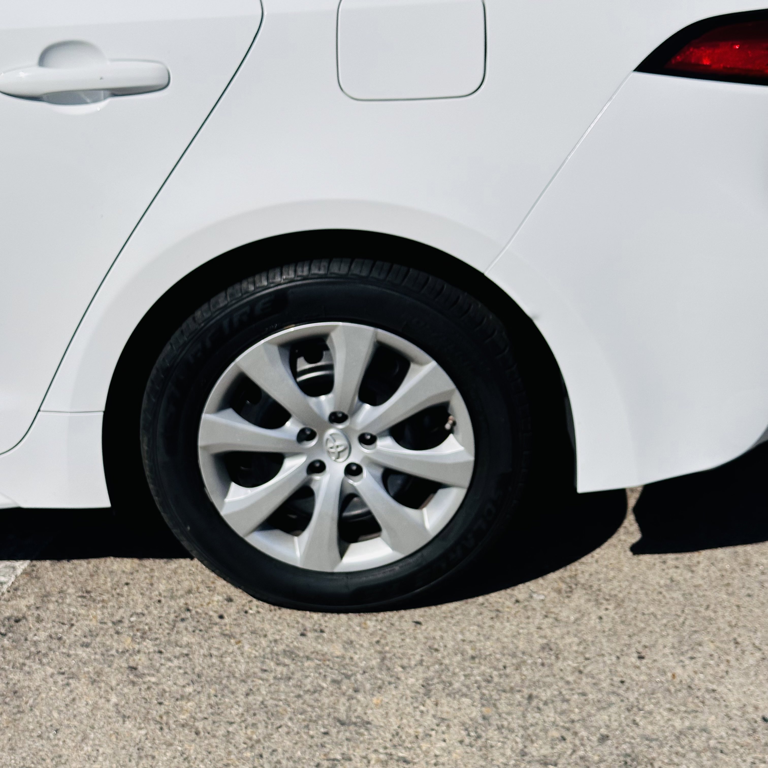 Used 2022 Toyota Corolla LE image 12