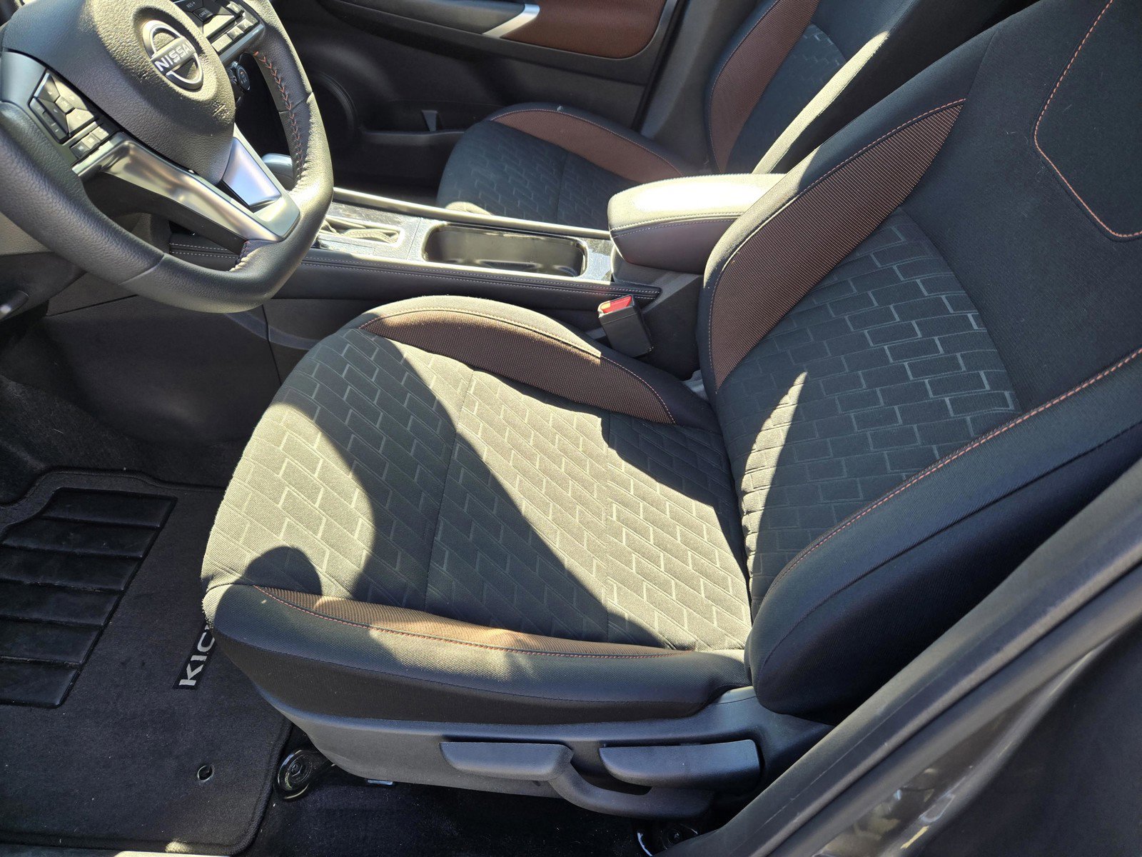 Used 2023 Nissan Kicks SR image 14