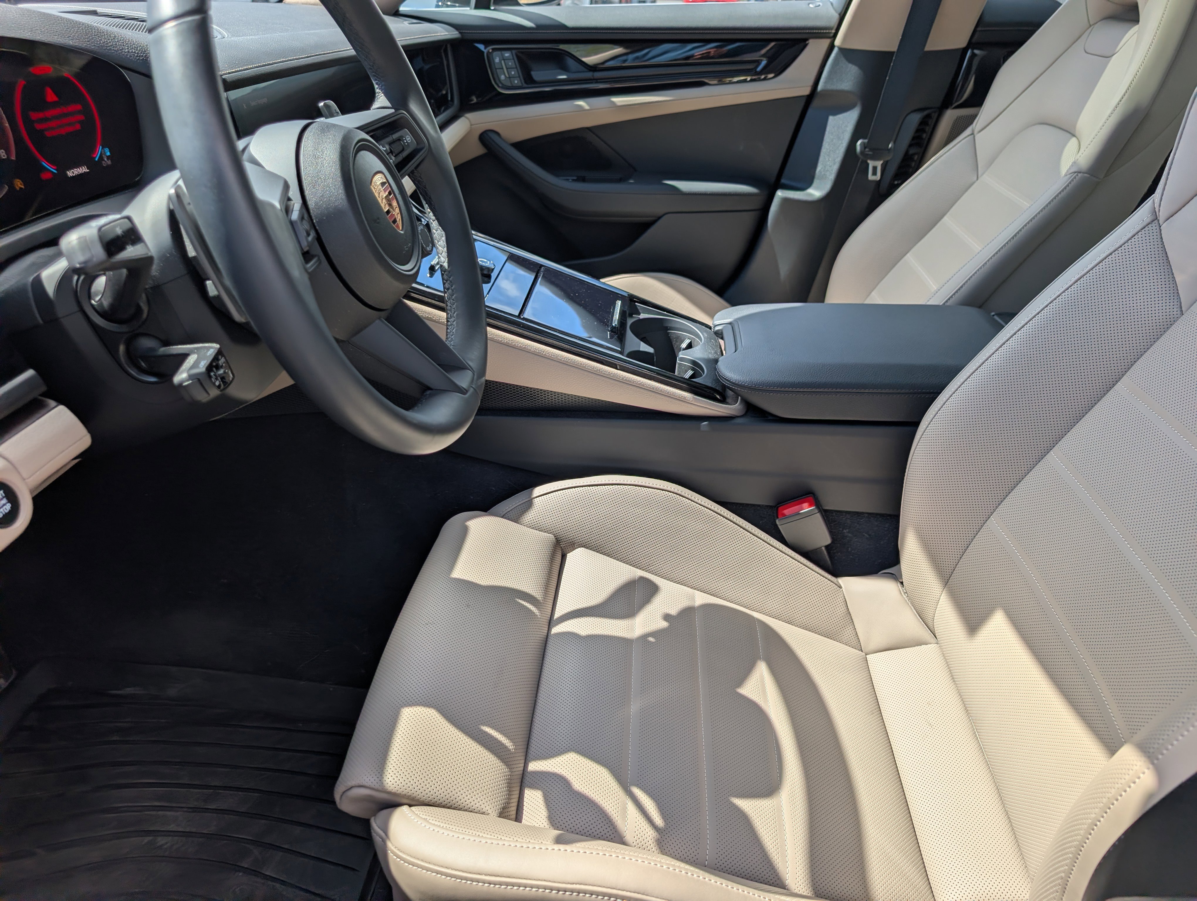 Certified 2025 Porsche Panamera 4 image 5