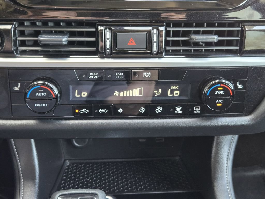 Used 2025 Nissan Pathfinder SV image 13