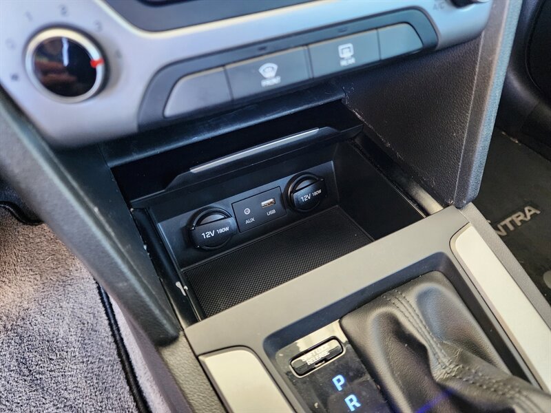Used 2018 Hyundai Elantra SEL FWD image 41