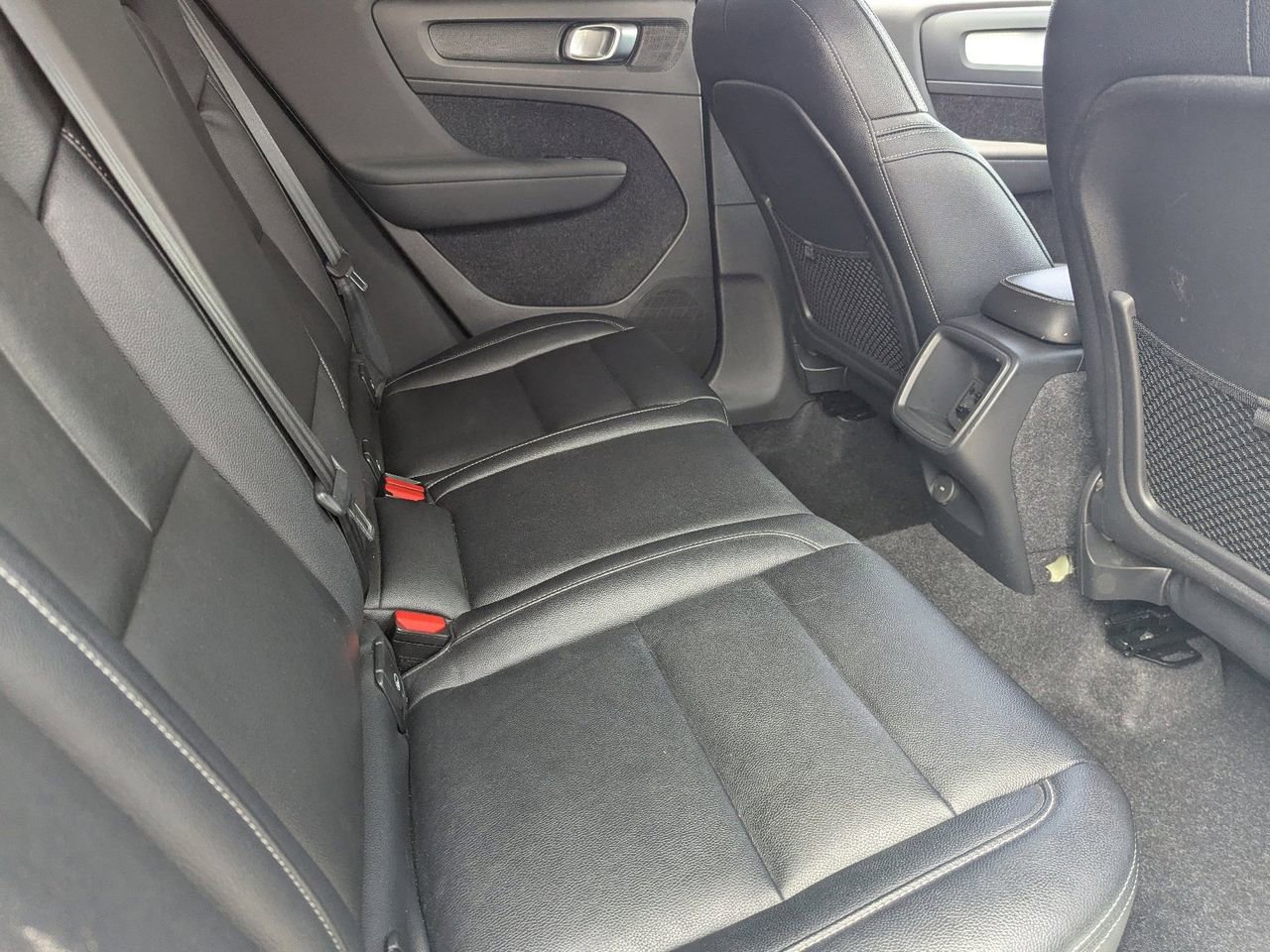 Used 2020 Volvo XC40 T4 Momentum w/ Protection Package Premier image 11