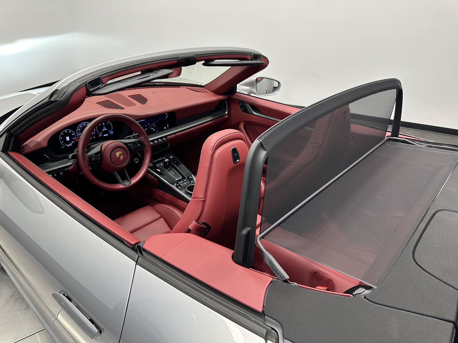 Used 2025 Porsche 911 Carrera RWD image 18