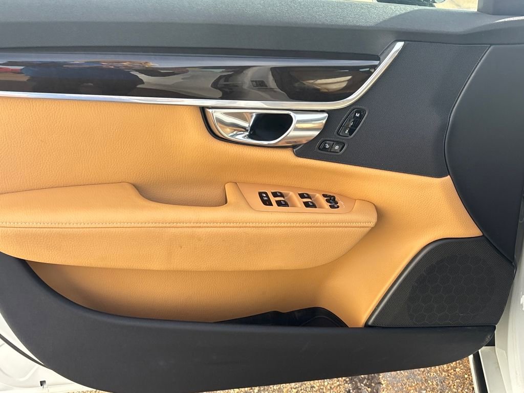 Used 2017 Volvo S90 T6 Momentum w/ Vision Package image 6