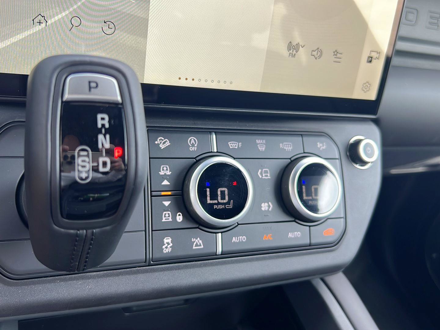 New 2026 Land Rover Defender 110 X-Dynamic SE AWD/4WD image 16