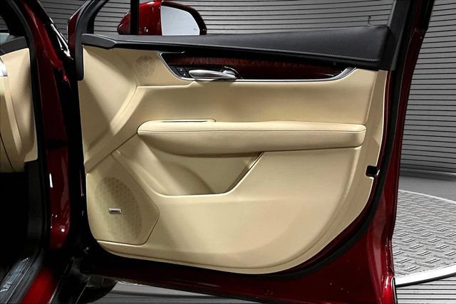 Used 2018 Cadillac XT5 Luxury w/ Driver Awareness Package AWD/4WD image 28