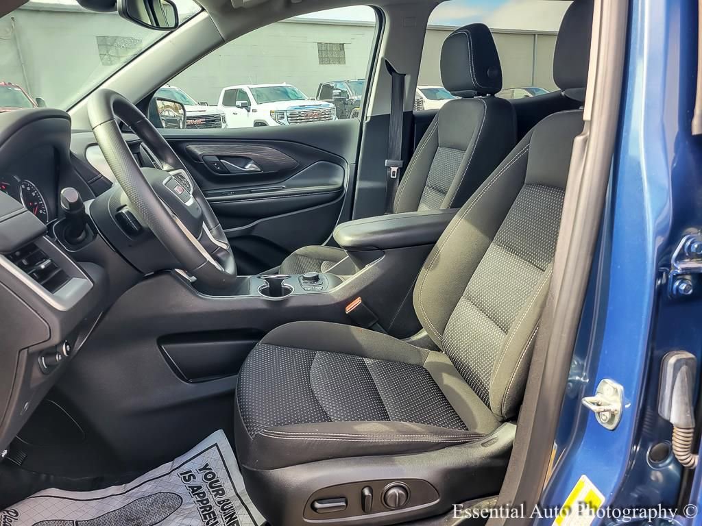 Used 2024 GMC Terrain SLE w/ Driver Convenience Package image 9