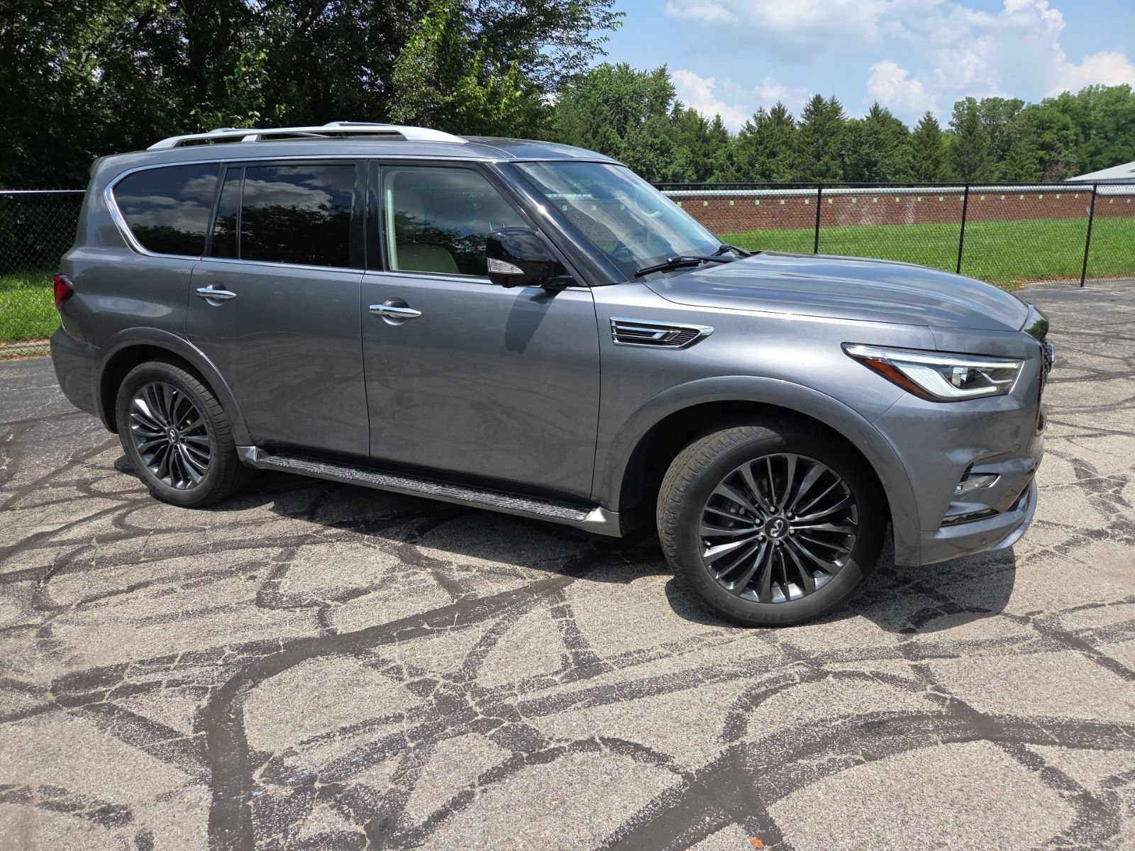 Used 2021 INFINITI QX80 Premium Select w/ Cargo Package AWD/4WD image 3
