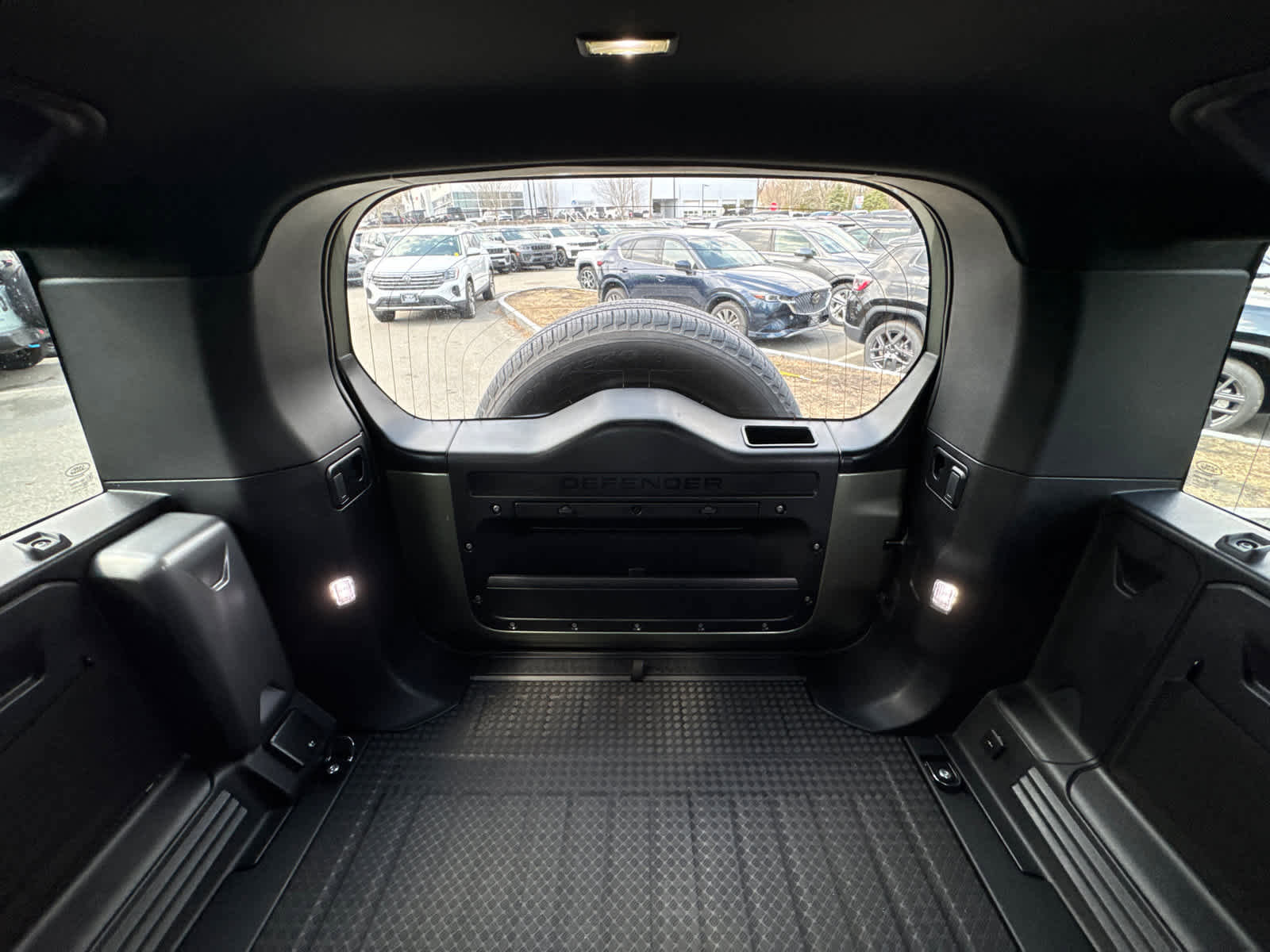 Used 2025 Land Rover Defender 110 S image 33