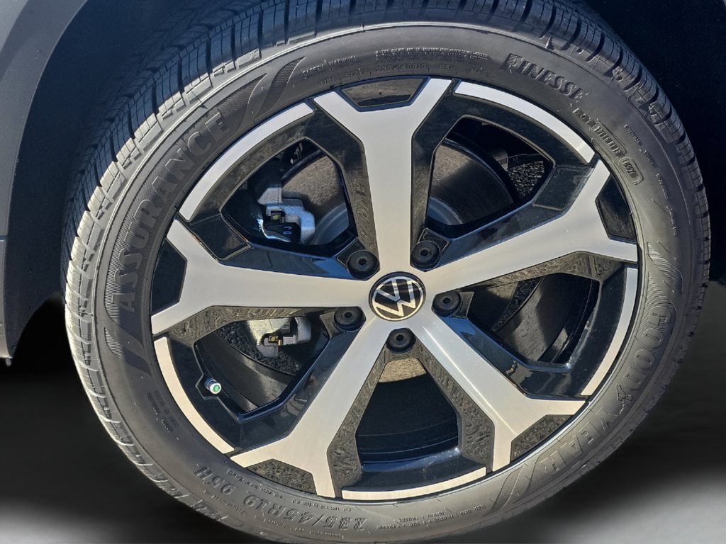 New 2026 Volkswagen Taos SEL AWD/4WD image 8