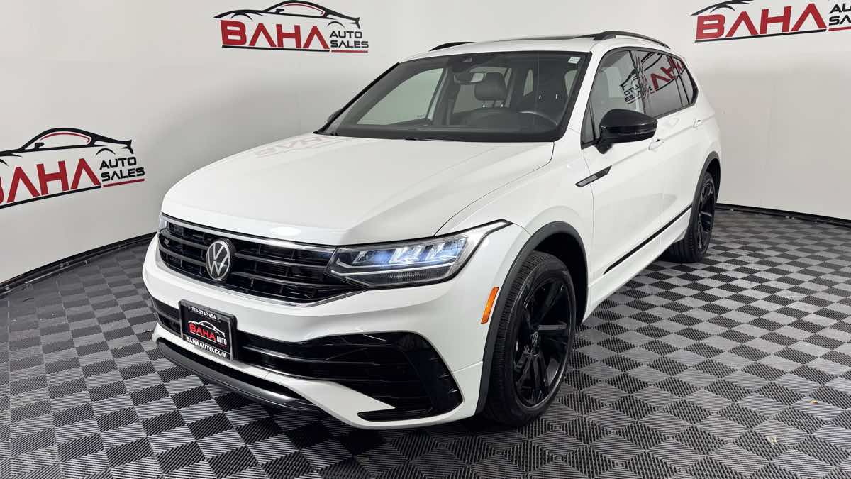 Used 2023 Volkswagen Tiguan SE R-Line AWD/4WD image 2