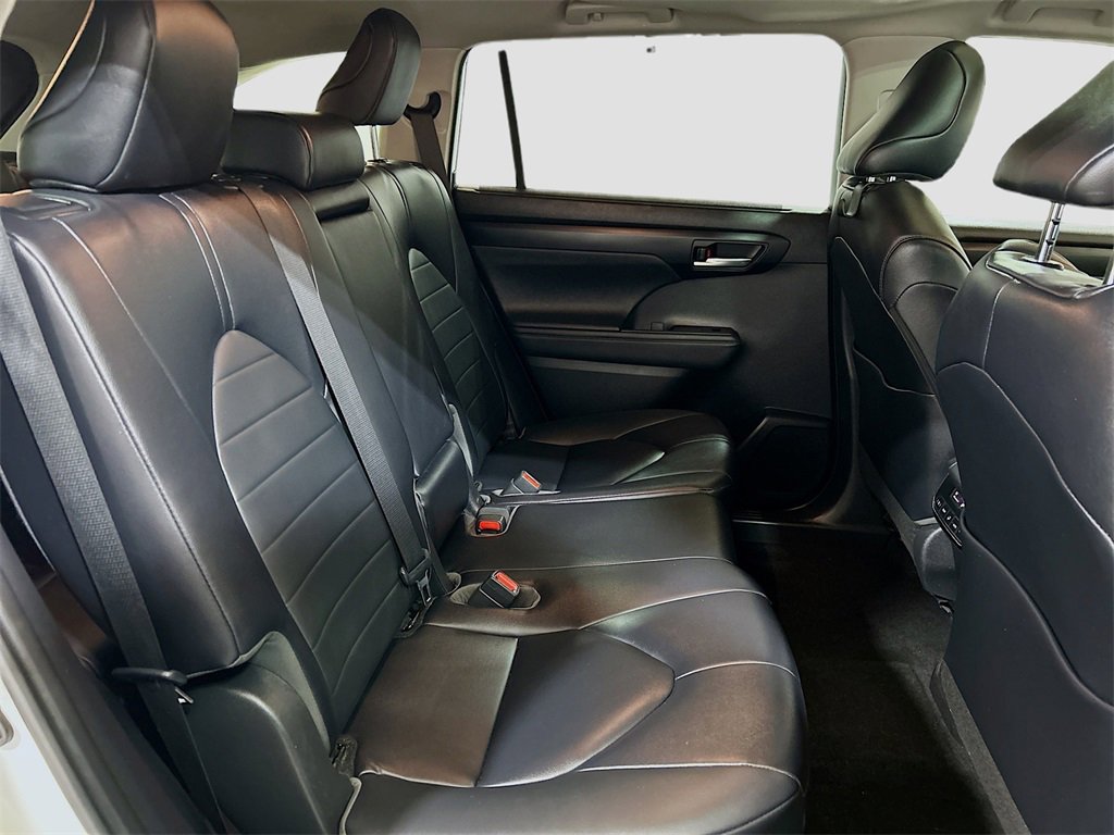 Used 2023 Toyota Highlander XLE image 26
