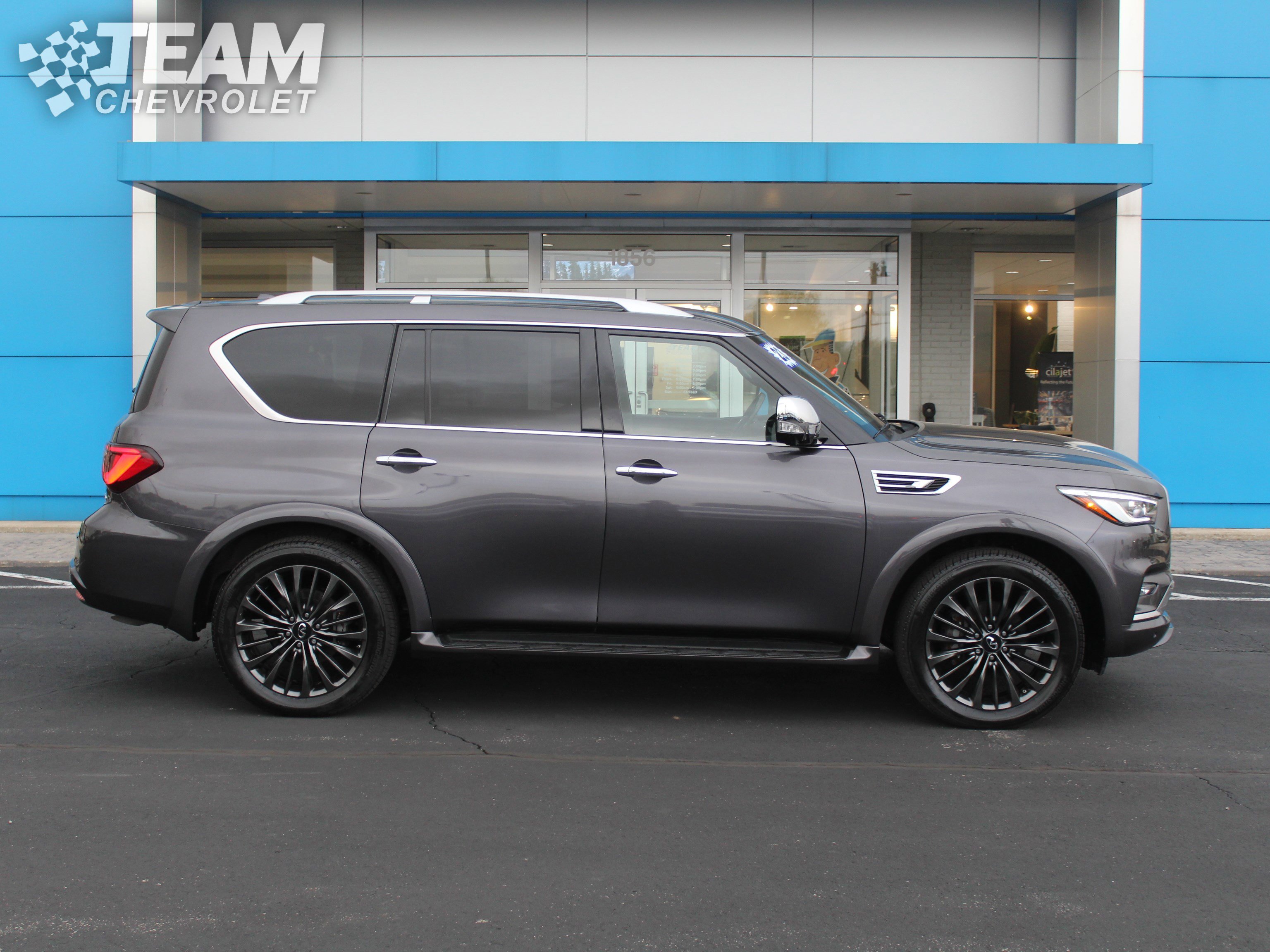 Used 2023 INFINITI QX80 Sensory w/ Cargo Package AWD/4WD image 3
