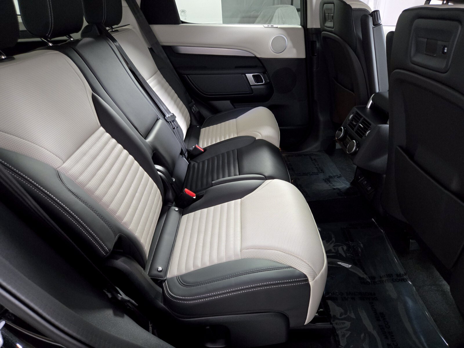 New 2026 Land Rover Discovery Dynamic SE AWD/4WD image 18