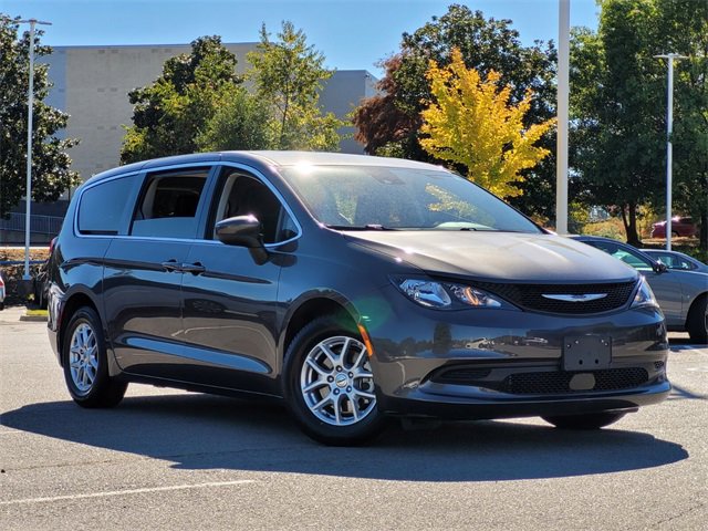 Used 2023 Chrysler Voyager LX image 21