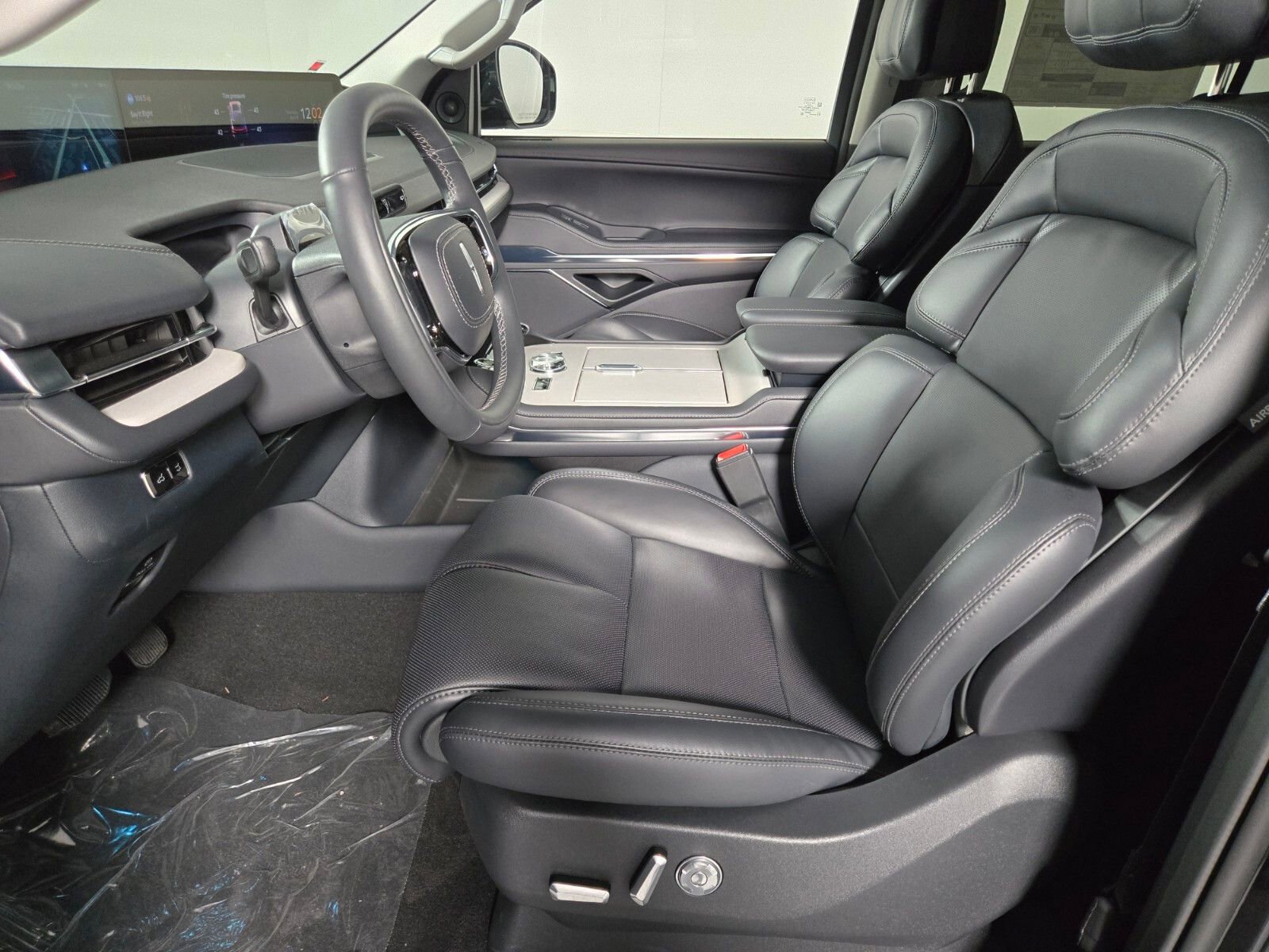 New 2026 Lincoln Navigator Premiere image 12