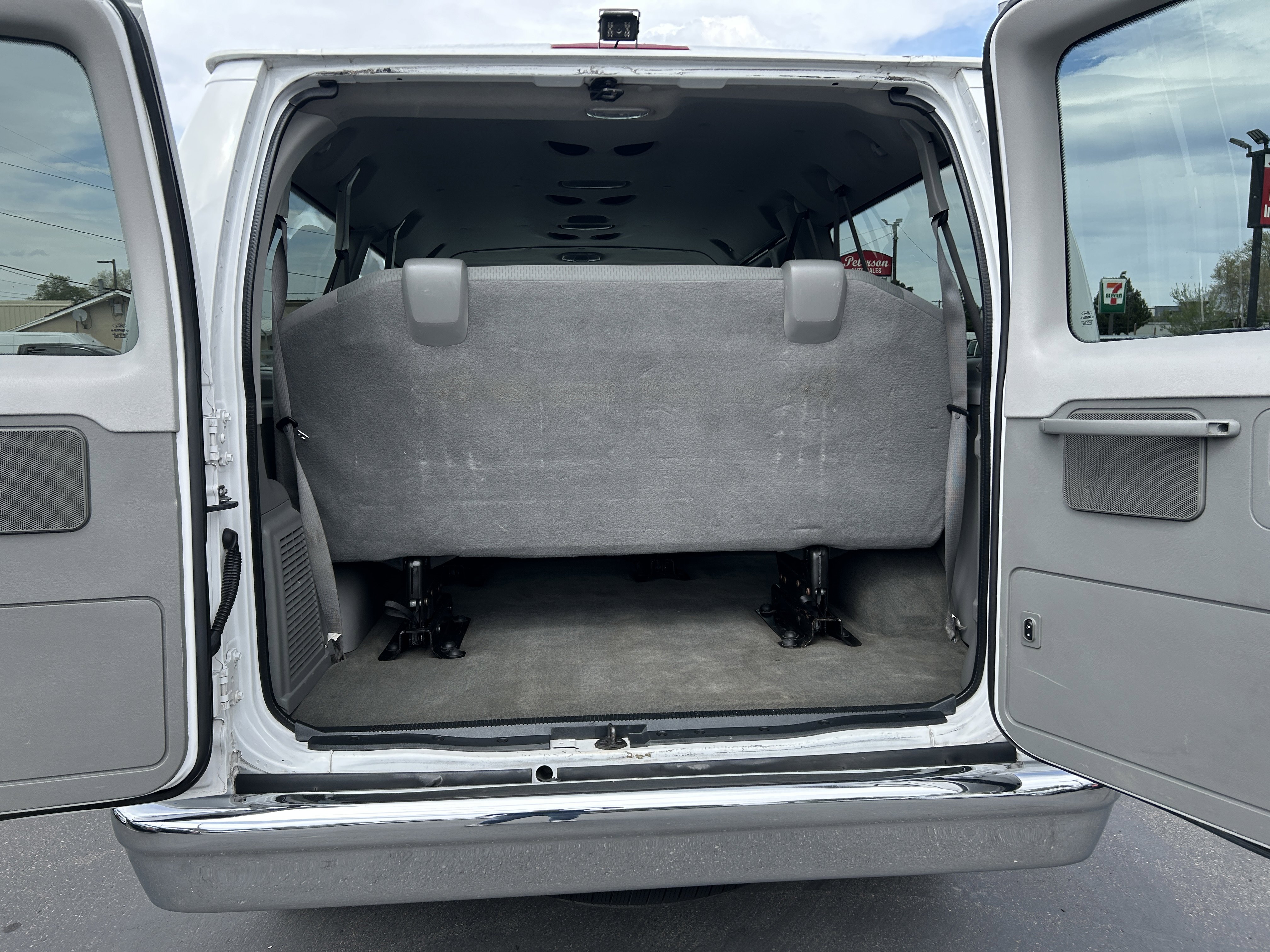 Used 2011 Ford E-350 and Econoline 350 XLT RWD image 9