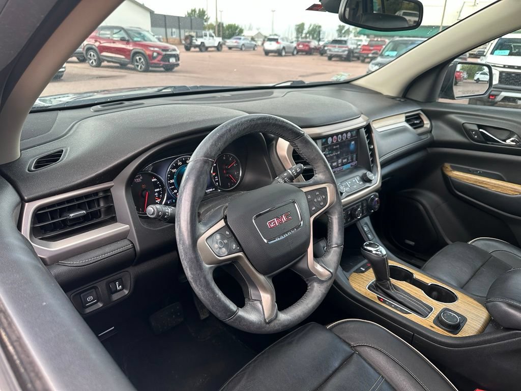 Used 2017 GMC Acadia Denali w/ Technology Package AWD/4WD image 2