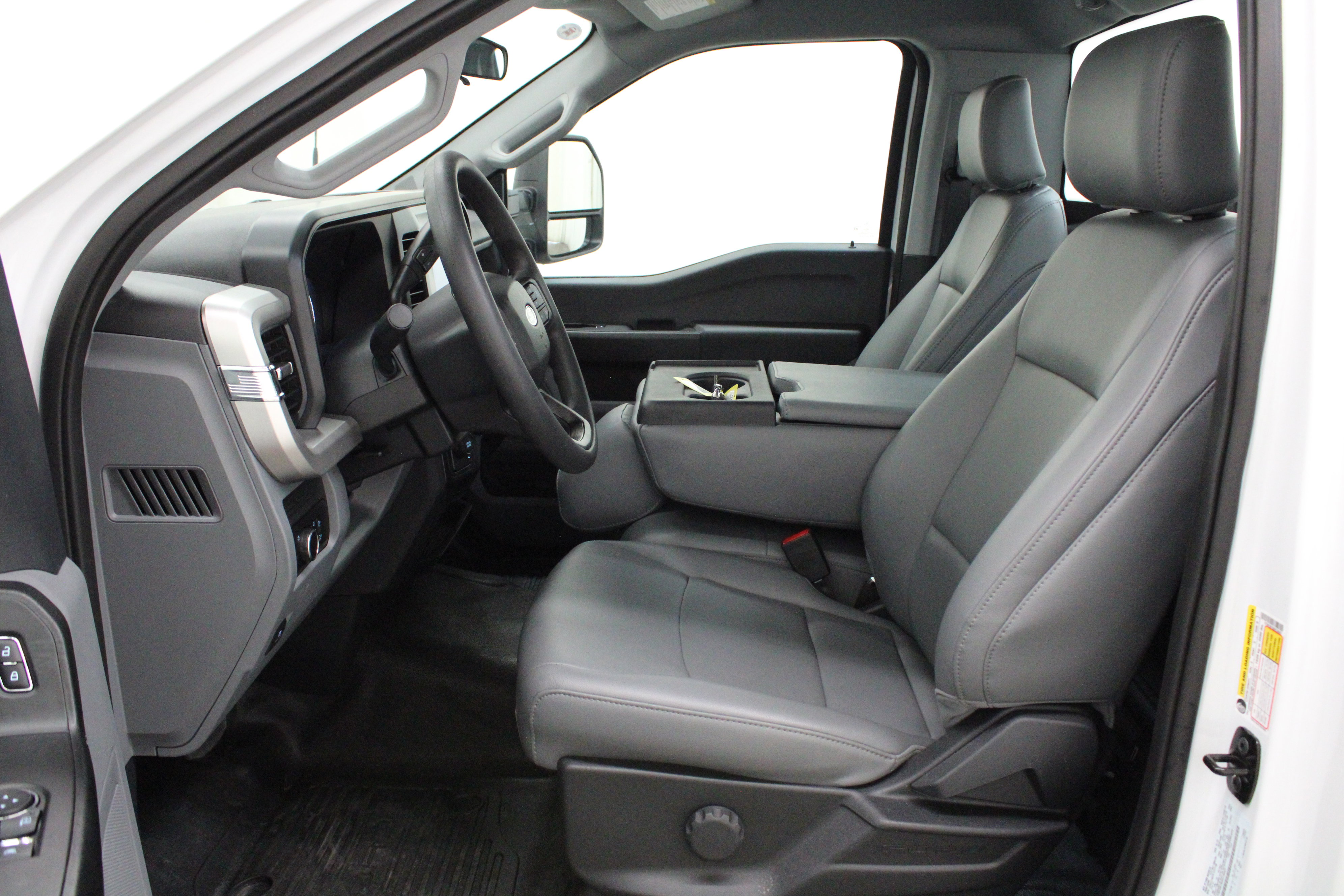 Used 2025 Ford F250 XLT w/ F-250 >10K GVWR Package image 11