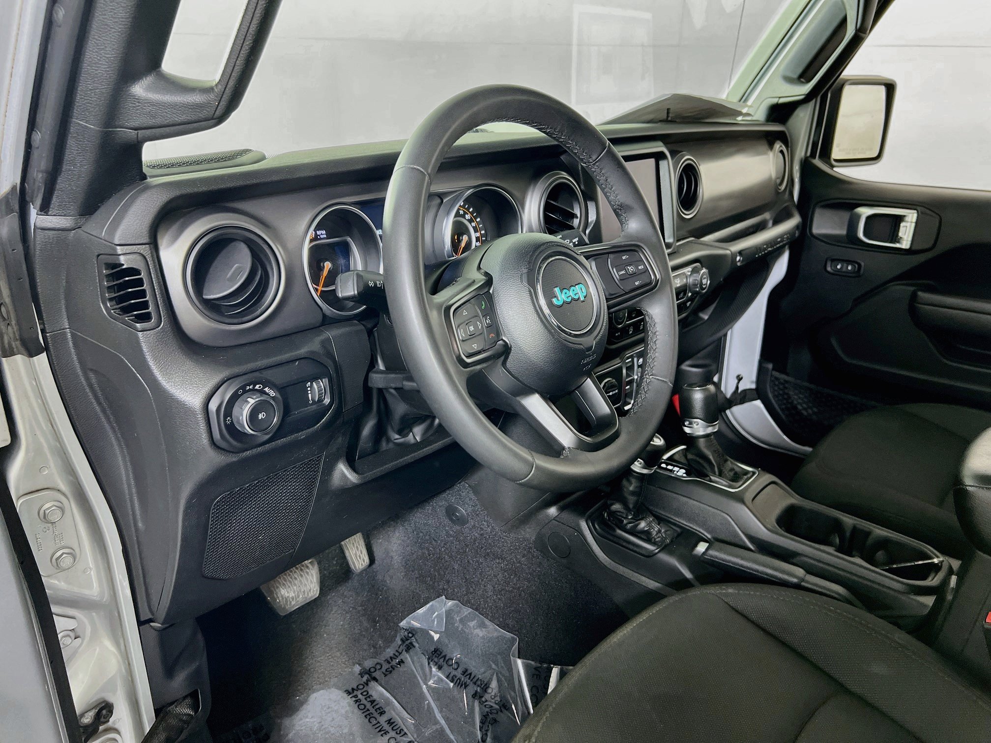 Used 2023 Jeep Wrangler Unlimited Sport AWD/4WD image 9
