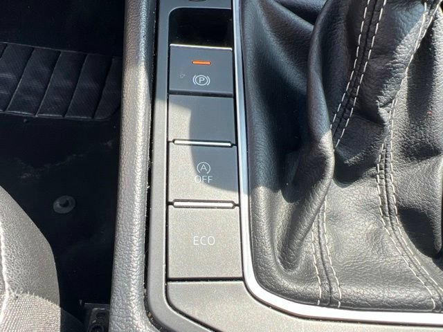 Used 2025 Volkswagen Jetta SE FWD image 19