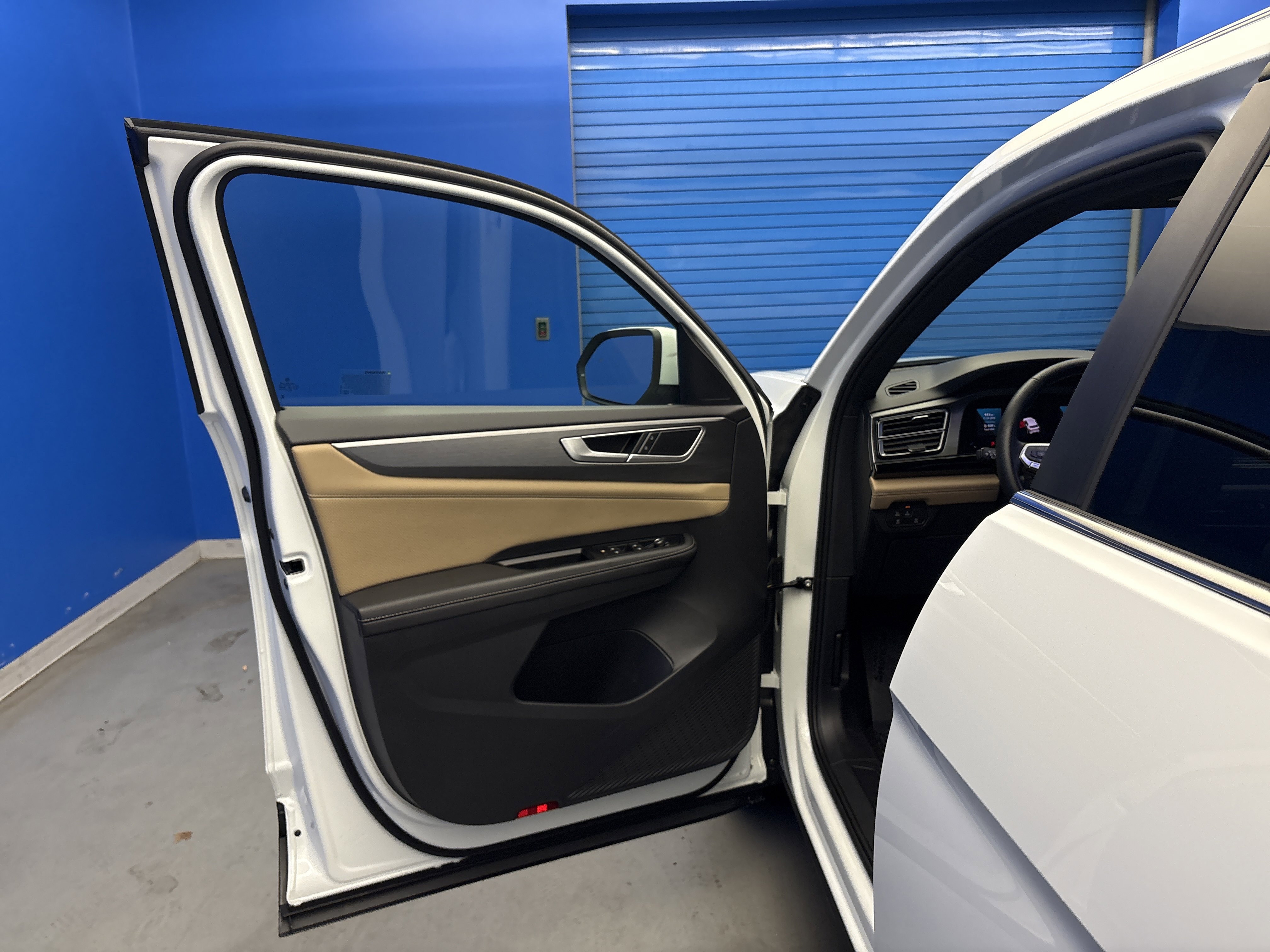 Certified 2024 Volkswagen Atlas Cross Sport SE image 9