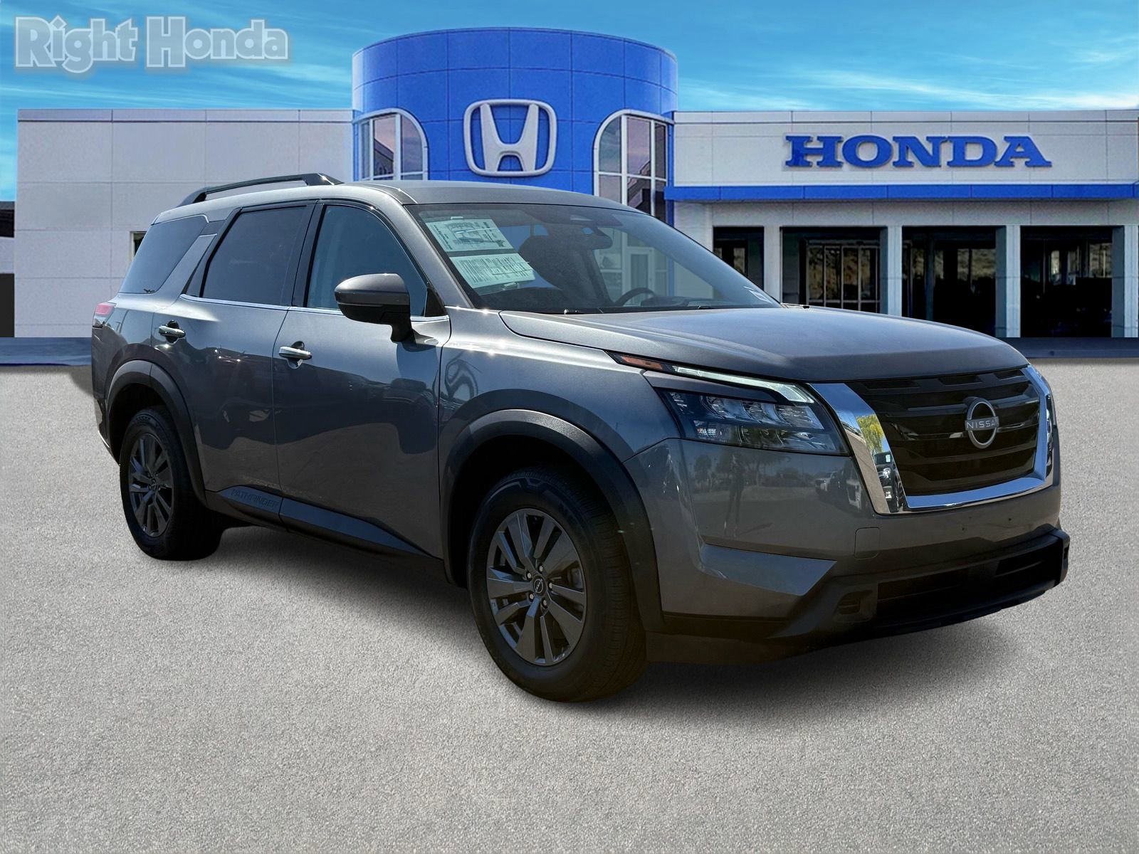 Used 2024 Nissan Pathfinder SV image 10