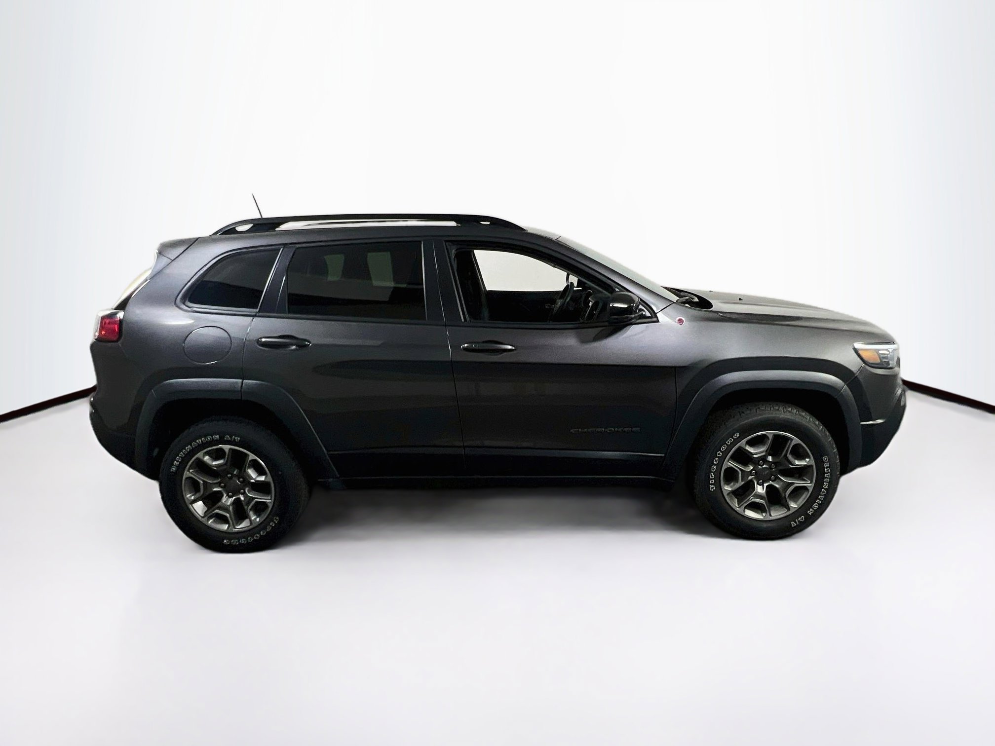 Used 2022 Jeep Cherokee Trailhawk image 4
