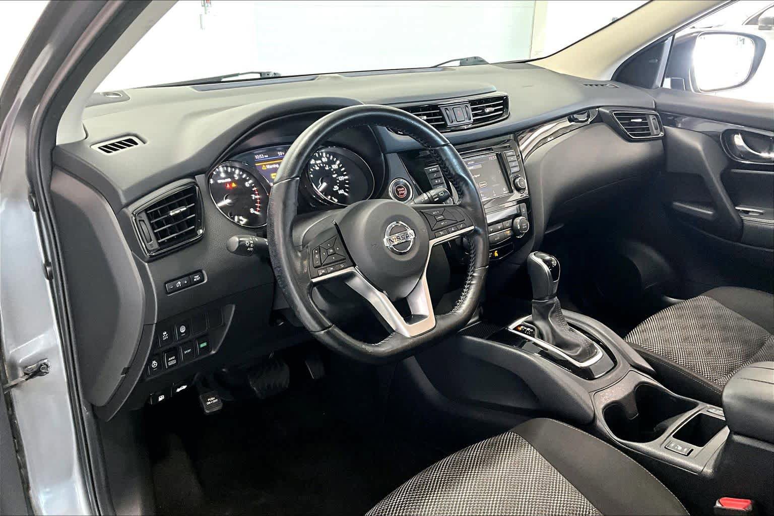 Used 2020 Nissan Rogue Sport SV w/ All-Weather Package AWD/4WD image 2
