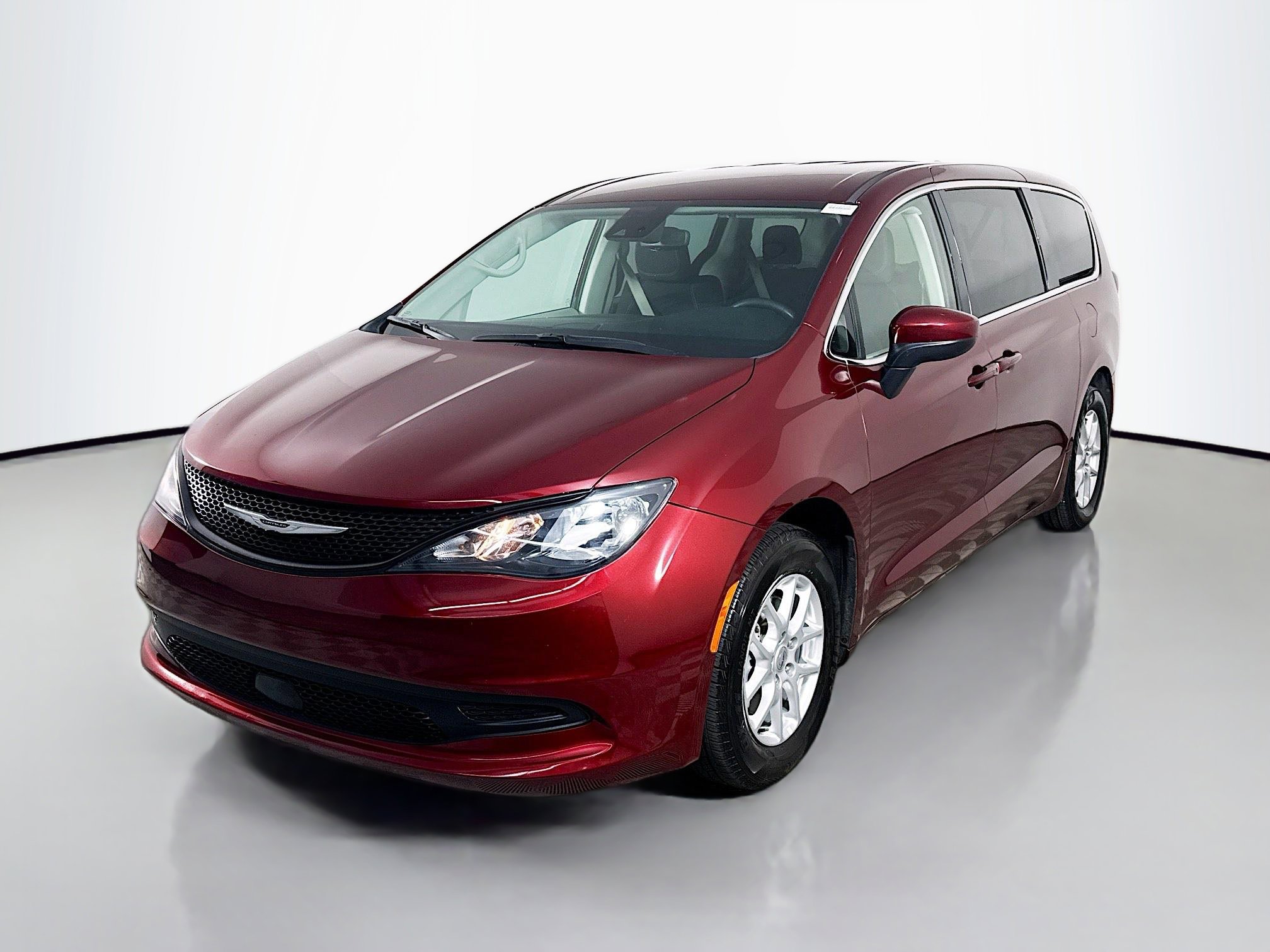 Used 2023 Chrysler Voyager LX FWD image 4