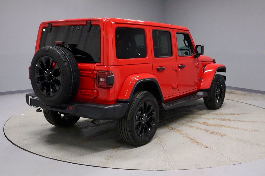 Used 2025 Jeep Wrangler Unlimited Sahara image 11