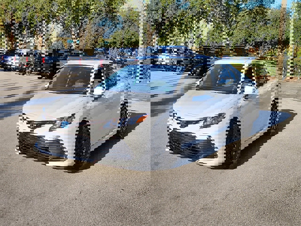 Used 2021 Toyota Camry LE image 1