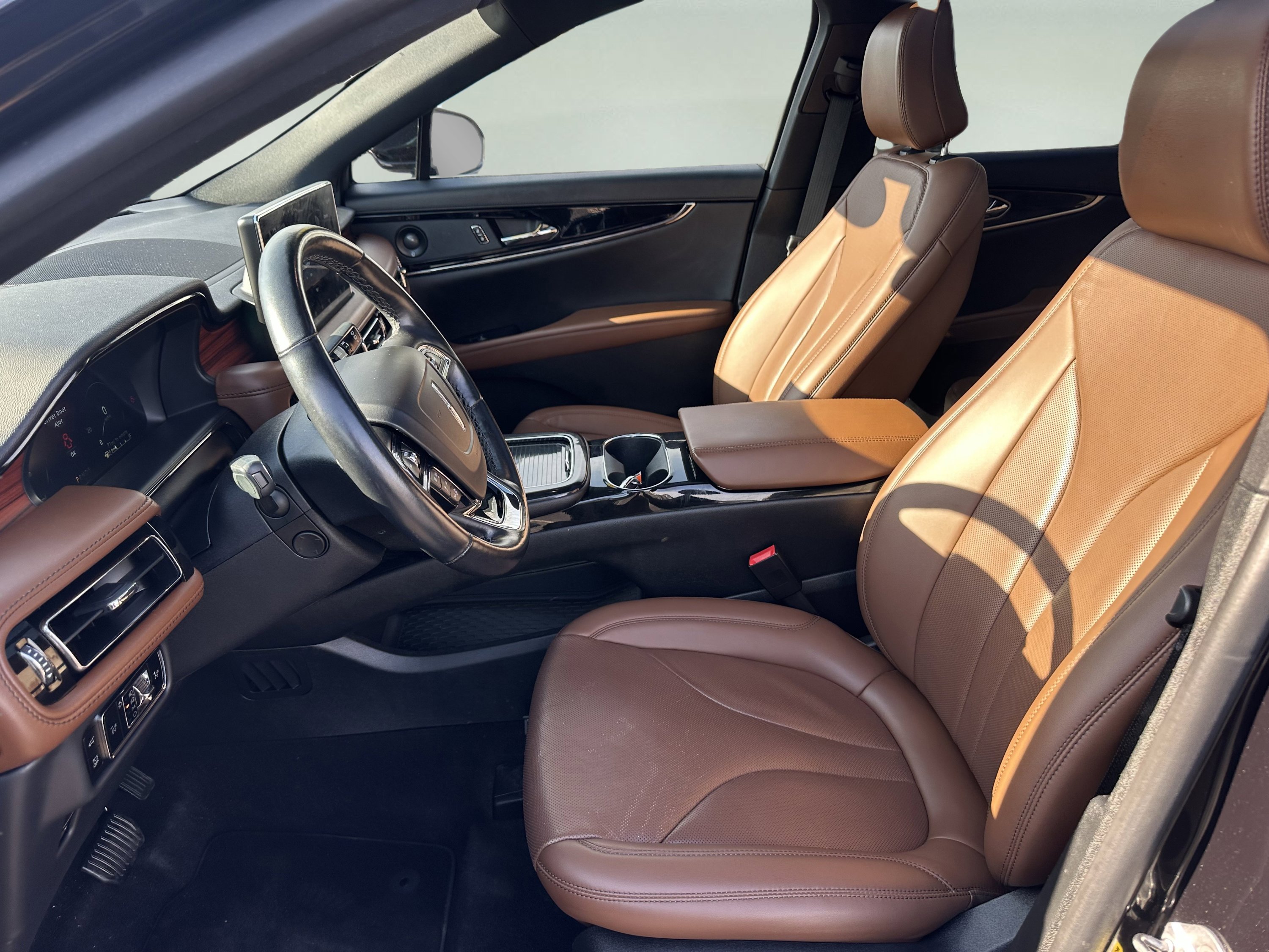 Used 2023 Lincoln Nautilus Reserve w/ Equipment Group 201A image 9