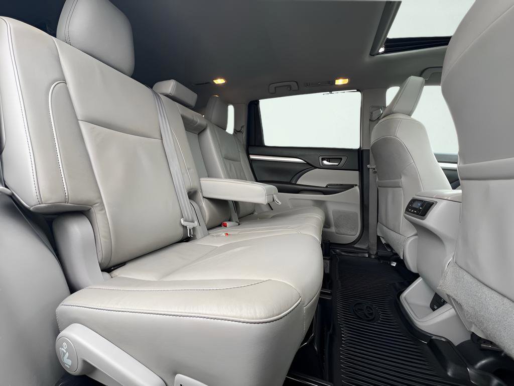 Used 2018 Toyota Highlander XLE image 28