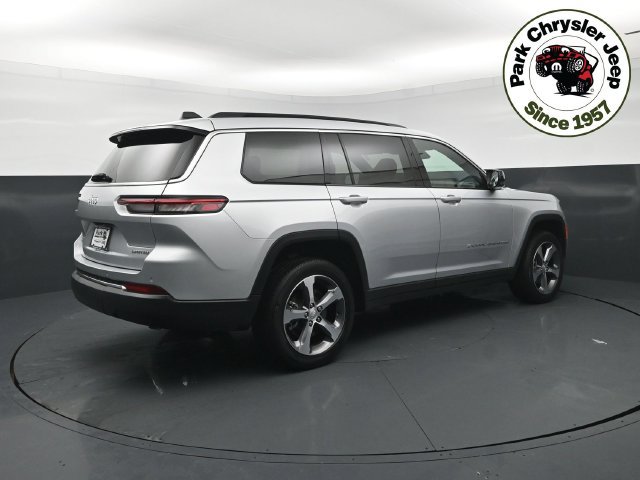 Used 2025 Jeep Grand Cherokee L Limited AWD/4WD image 2