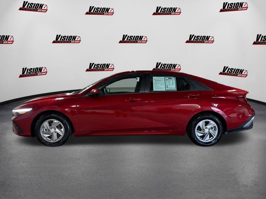 Certified 2025 Hyundai Elantra SE image 8