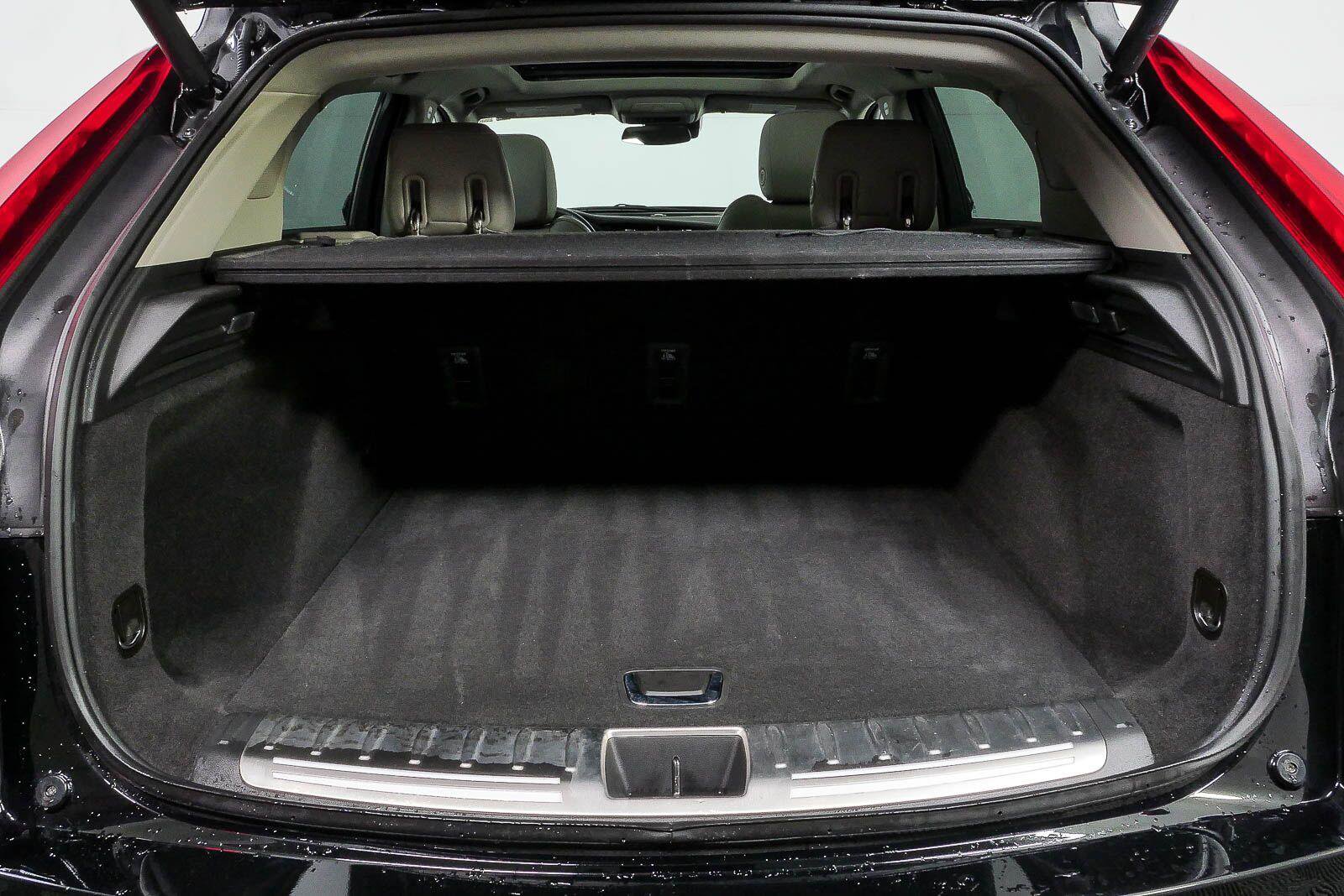 Certified 2023 Cadillac XT4 Premium Luxury w/ Cold Weather Package AWD/4WD image 31