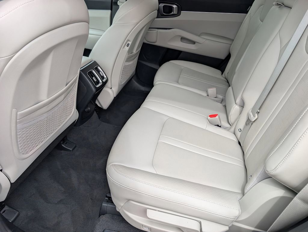 Certified 2025 Kia Sorento S w/ Panoramic Sunroof Package AWD/4WD image 20