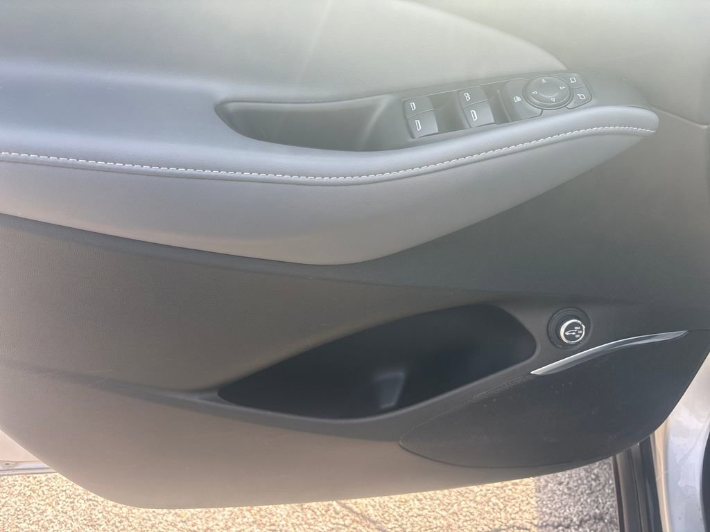 Used 2021 Buick Enclave Essence image 15