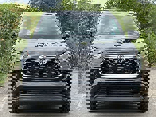 New 2024 Toyota Highlander XLE image 32